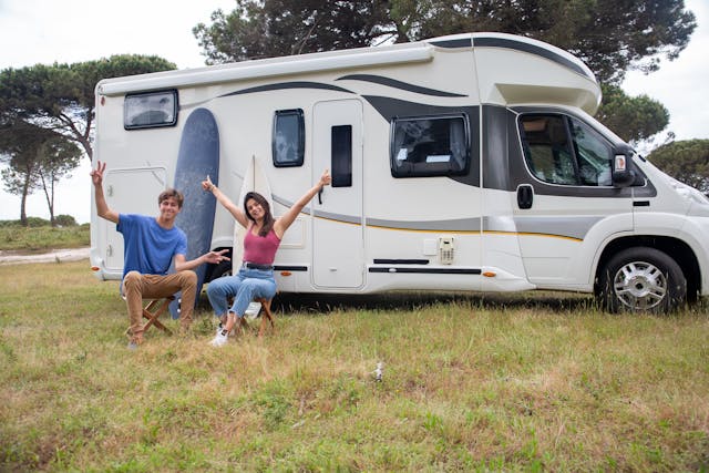 Découvrez les bienfaits du camping-car pour se ressourcer en pleine nature et retrouver la sérénité